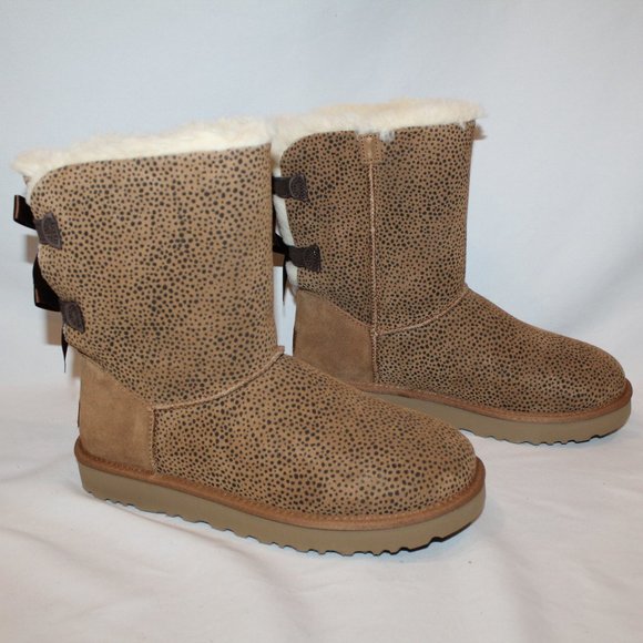NIB UGG WOMEN'S CLASSIC SHORT CHEETAH BAILEY BOW SUEDE SHEARLING BOOTS - Picture 2 of 7